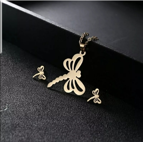 New Dragonfly Necklace And Earrings Set - Picture 2 of 5